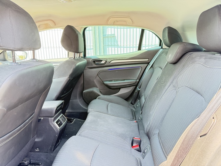 Renault Megane Zen Tce GPF 18 140cv foto 7