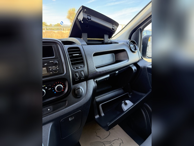 Renault Trafic Furgón 29 L2H1 Energy BluedCi 120cv. foto 32