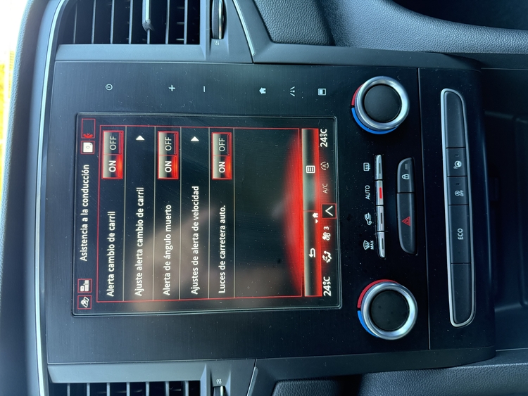 Renault Megane S.T. Zen TCe GPF 140cv foto 25