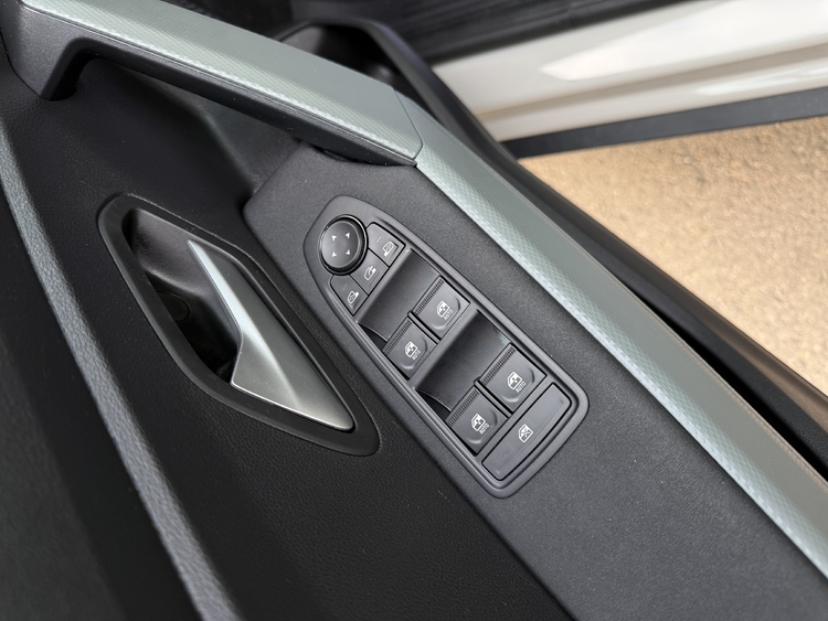 Dacia Duster Extreme TCE 48v 4X2 130cv. foto 16