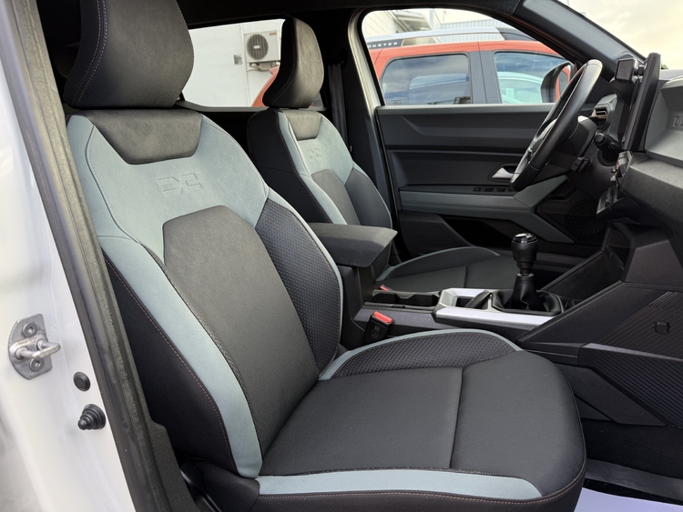 Dacia Duster Extreme TCE 48v 4X2 130cv. foto 20