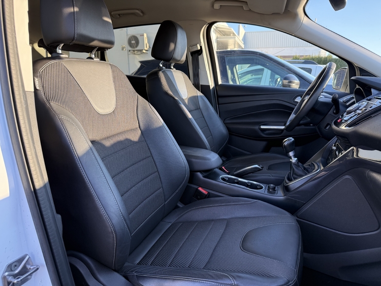 Ford Kuga 2.0 TDCi 140 4x2 Titanium foto 19