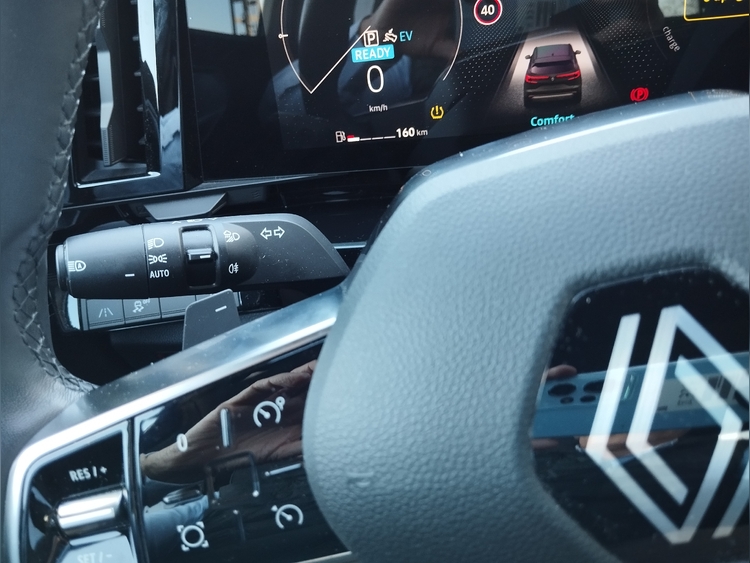 Renault Austral Techno ETech Full Hybrid 200cv foto 23