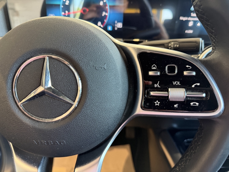 Mercedes Benz GLA 180 PROGRESIVE 136 cv. GASOLINA foto 24