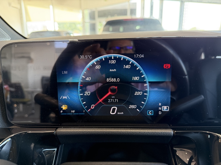 Mercedes Benz GLA 180 PROGRESIVE 136 cv. GASOLINA foto 26