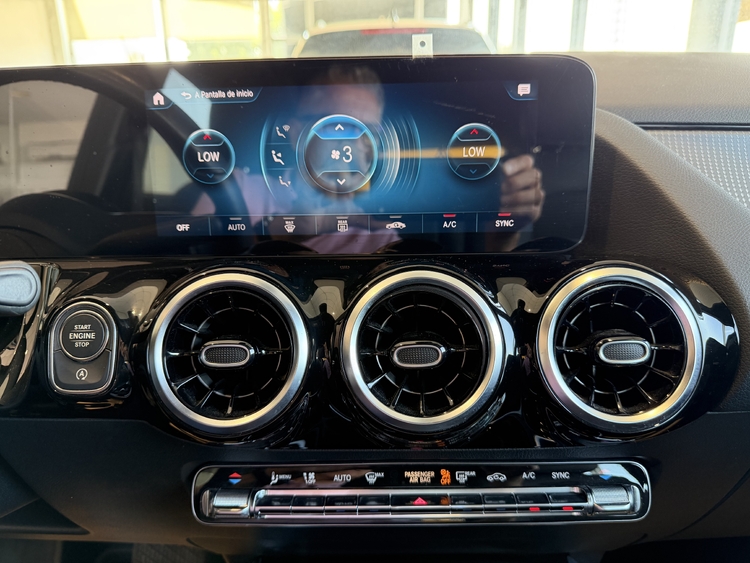 Mercedes Benz GLA 180 PROGRESIVE 136 cv. GASOLINA foto 30