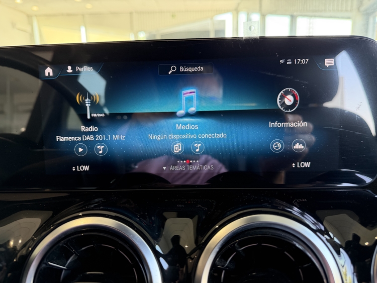 Mercedes Benz GLA 180 PROGRESIVE 136 cv. GASOLINA foto 33